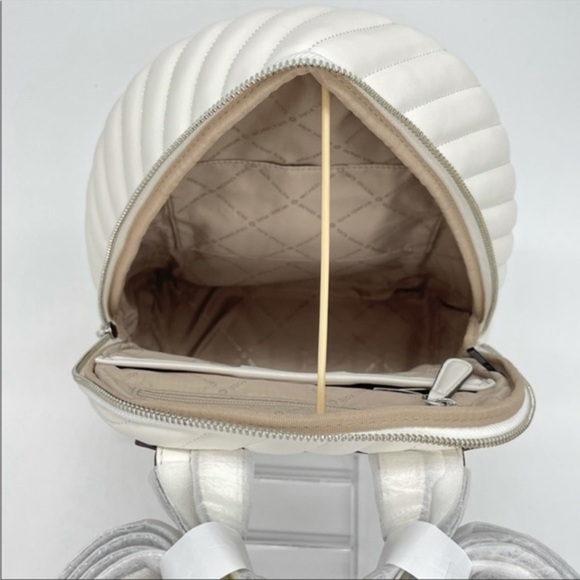 New Michael Kors Medium Erin Backpack
Optic White - Picture 9 of 12
